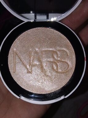 NARS Luminous Highlighter - Champagne Gold
